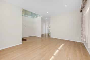 9 Sunshine Lane, Flat Bush