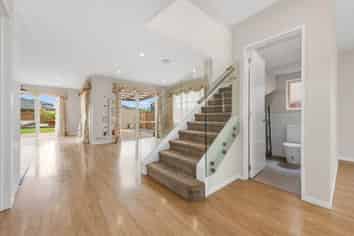 9 Sunshine Lane, Flat Bush