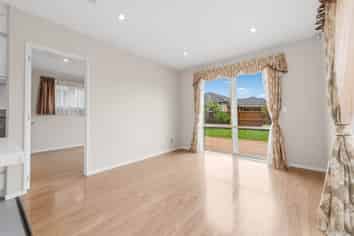 9 Sunshine Lane, Flat Bush