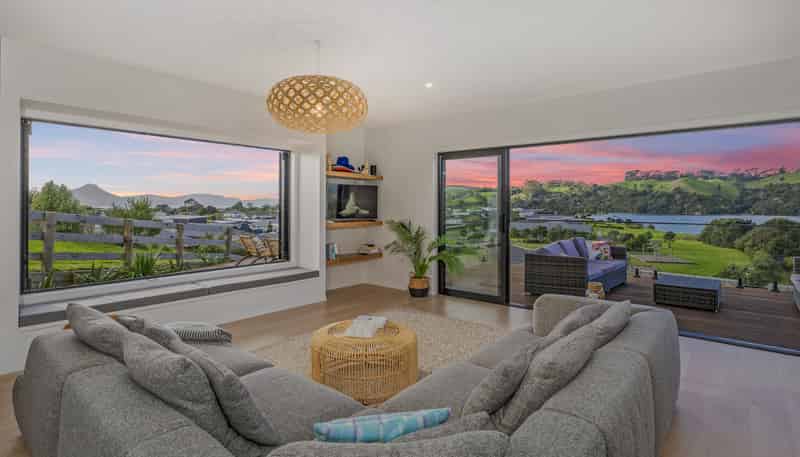 6 Joyce Harsant Place, Cooks Beach