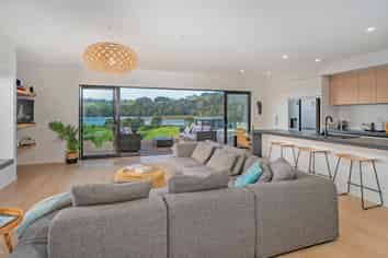 6 Joyce Harsant Place, Cooks Beach