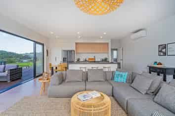 6 Joyce Harsant Place, Cooks Beach