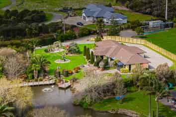 41 Whangaparaoa Road, Red Beach