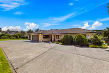 41 Whangaparaoa Road, Red Beach