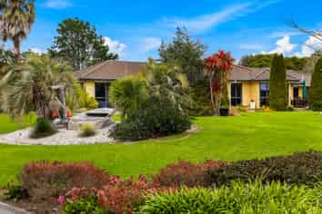 41 Whangaparaoa Road, Red Beach