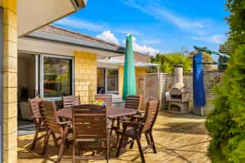 41 Whangaparaoa Road, Red Beach
