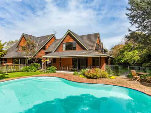 37 Awanui Drive, Waikanae