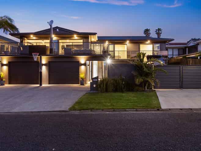 16 Clyside Avenue, Half Moon Bay