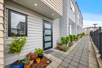 3/6 South Pacific Place, Henderson