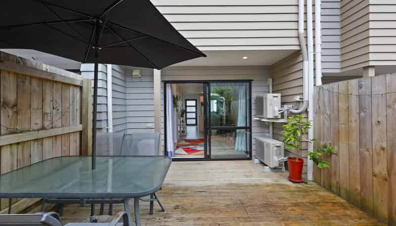 3/6 South Pacific Place, Henderson