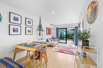 3/6 South Pacific Place, Henderson