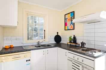22A Clifton Tce (bottom flat), Kelburn