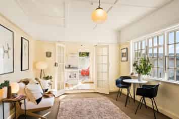 22A Clifton Tce (bottom flat), Kelburn