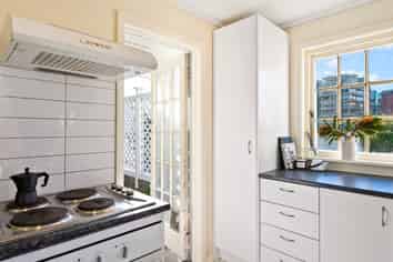 22A Clifton Tce (bottom flat), Kelburn