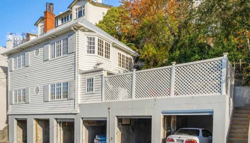 22A Clifton Tce (bottom flat), Kelburn