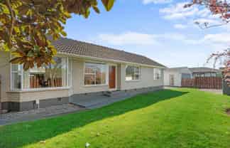 15 Prestons Road, Redwood