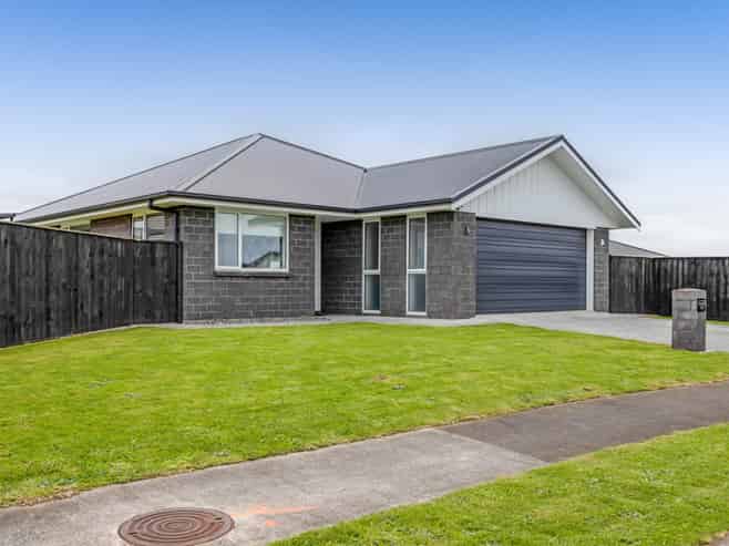 42 County Drive, Hawera