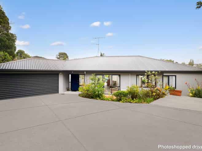 2/17 Manuwai Road, Torbay