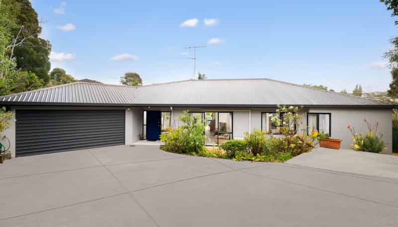 2/17 Manuwai Road, Torbay