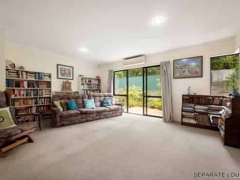 2/17 Manuwai Road, Torbay