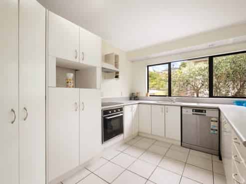 2/17 Manuwai Road, Torbay