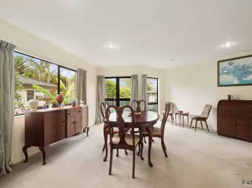 2/17 Manuwai Road, Torbay