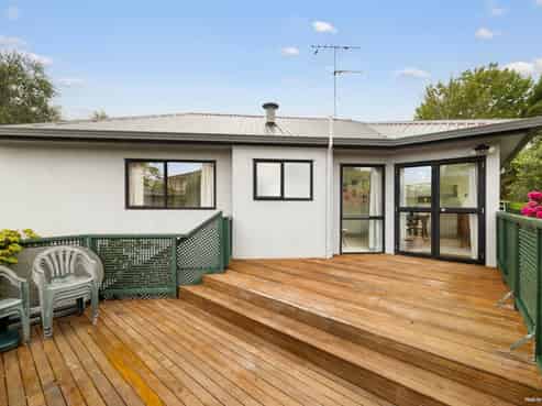 2/17 Manuwai Road, Torbay