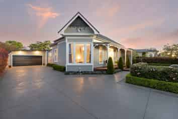90 Hawthorne Street, Strowan