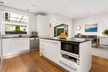 90 Hawthorne Street, Strowan