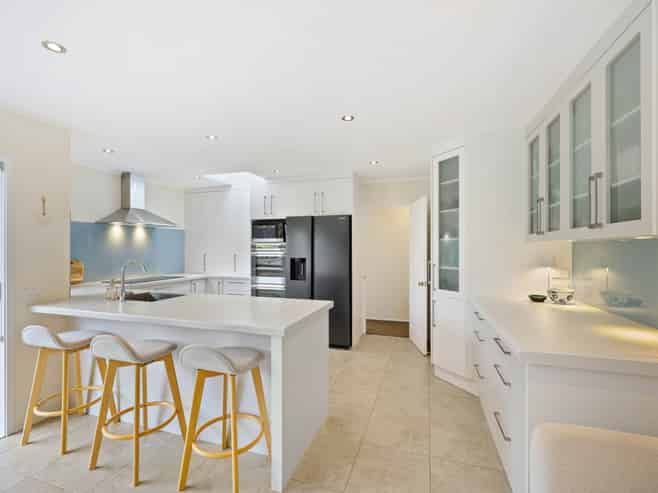 6 Camira Place, Botany Downs