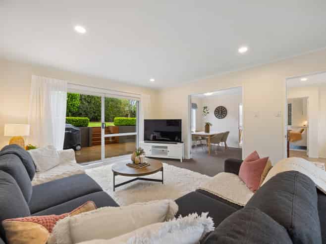 6 Camira Place, Botany Downs