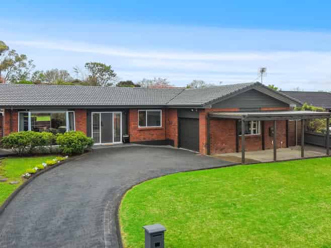 6 Camira Place, Botany Downs