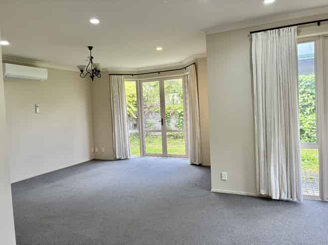 22D Claude Road, Epsom