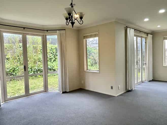 22D Claude Road, Epsom