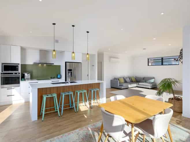 10 Chertsey Road, Richmond