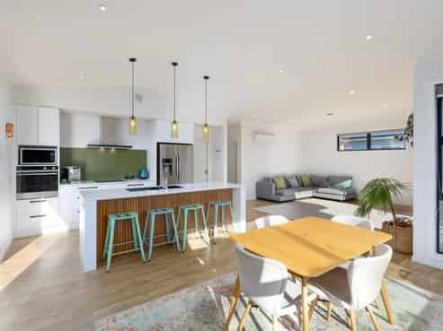 10 Chertsey Road, Richmond