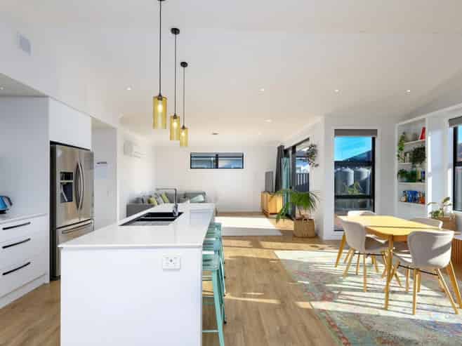 10 Chertsey Road, Richmond