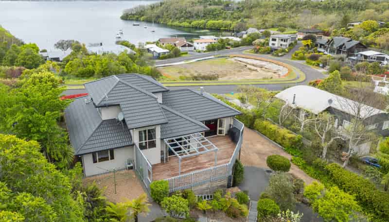 19 Te Urunga Place, Acacia Bay