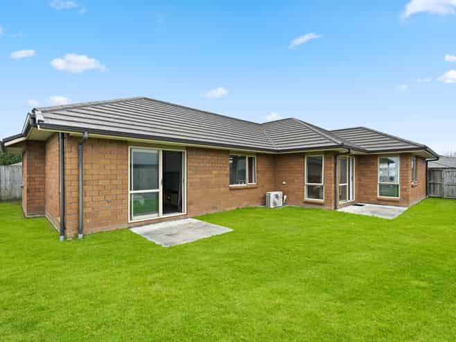 9 Oolong Court, Huntington