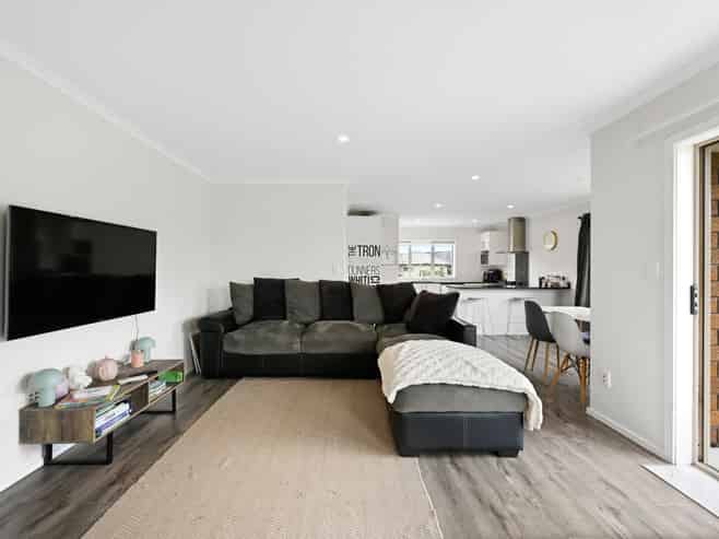 9 Oolong Court, Huntington