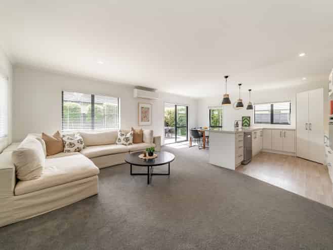 84 Riverstone Drive, Riverstone Terraces