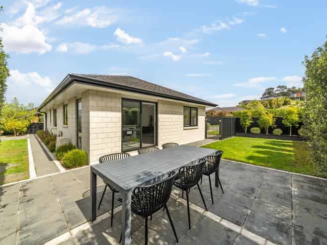 84 Riverstone Drive, Riverstone Terraces