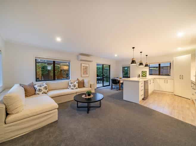 84 Riverstone Drive, Riverstone Terraces