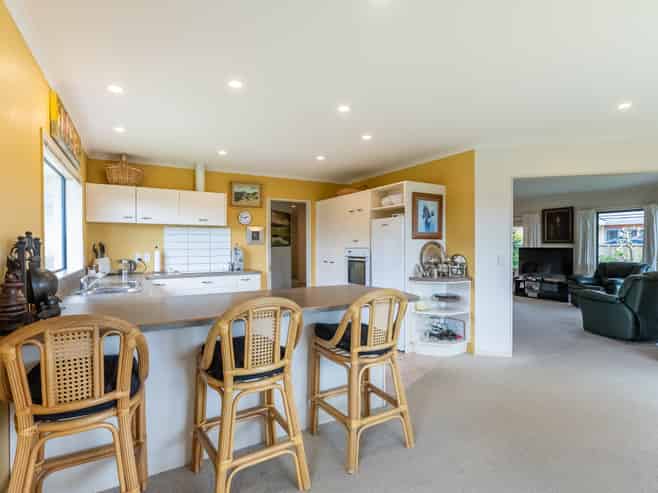 103 Realm Drive, Paraparaumu