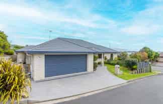 103 Realm Drive, Paraparaumu