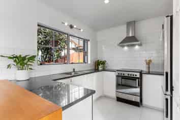 31 John Davis Road, Mount Roskill