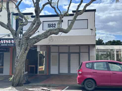 Air-Conditioned Retail with Parking