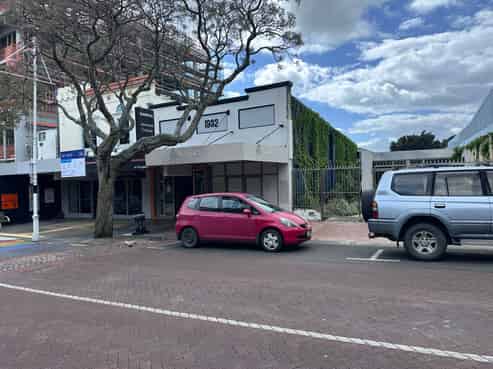 Air-Conditioned Retail with Parking