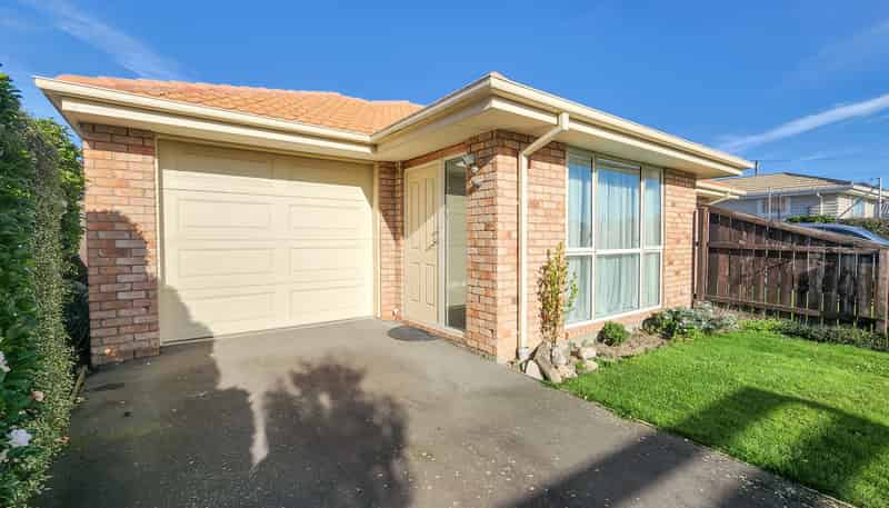 16a Voss Street, Shirley