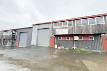 Industrial Unit with Drive Around Access | 140m2